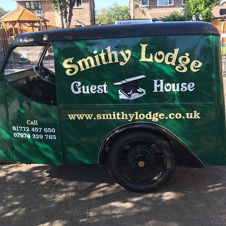 Smithy Lodge Guest House Leyland Exterior foto