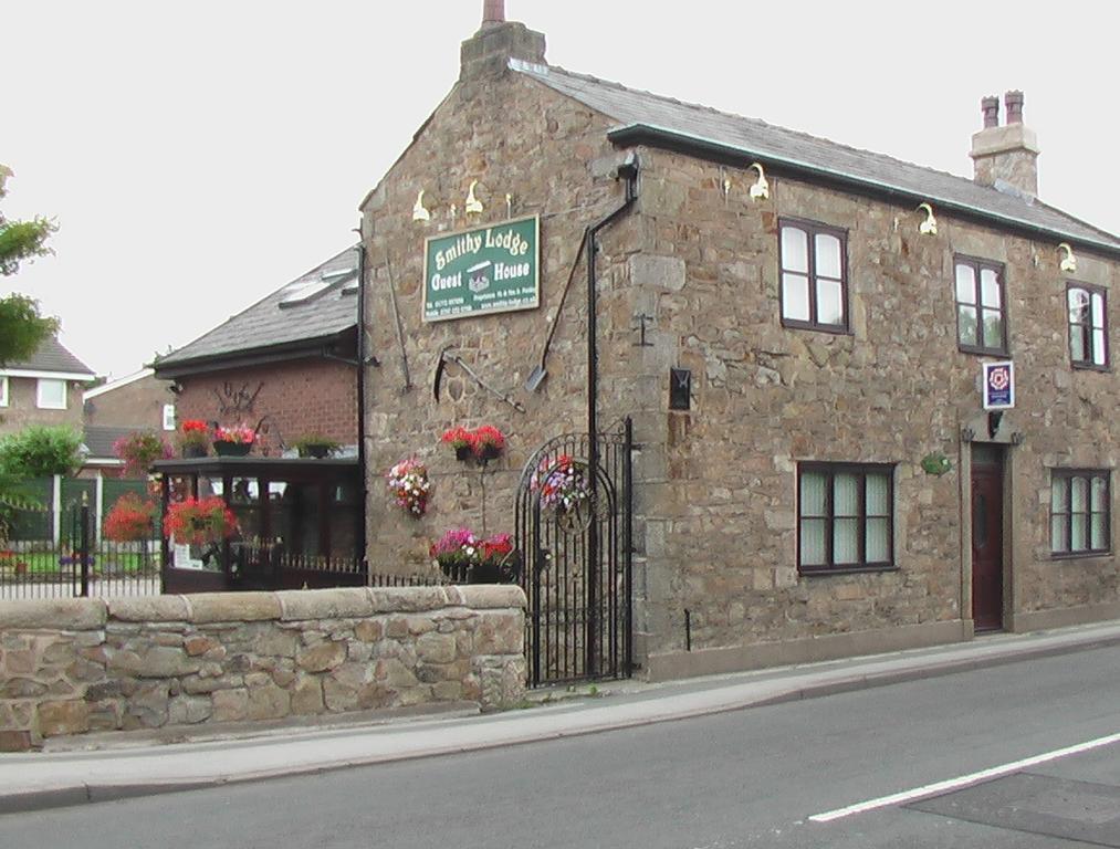 Smithy Lodge Guest House Leyland Exterior foto